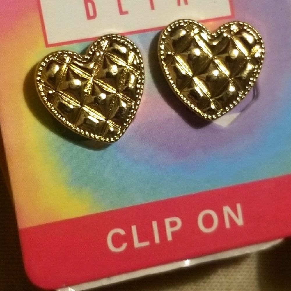 Gold heart clip-on earrings (texture)